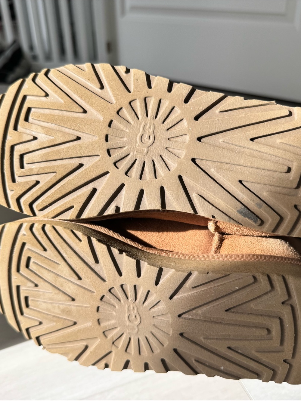 UGG Chestnut Classic Mini - Picture 6 of 8